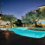 Castelletto Heated Pool Jacuzzi Villa