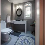 Castelletto Heated Pool Jacuzzi *