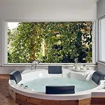 Castelletto Heated Pool Jacuzzi Kipszéli