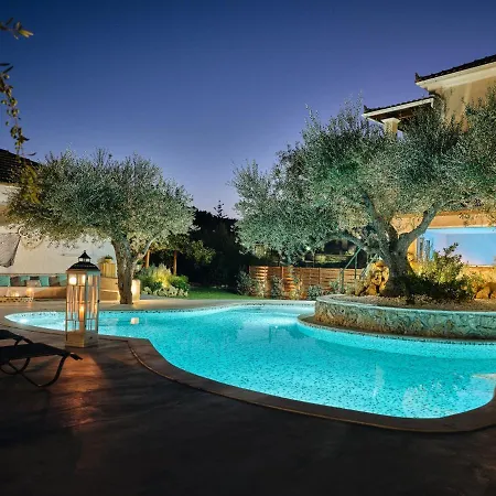 Castelletto Heated Pool Jacuzzi Villa
