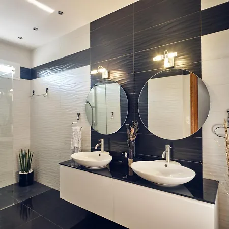 Βίλα Castelletto Heated Pool Jacuzzi *