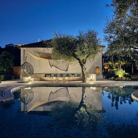 Castelletto Heated Pool Jacuzzi *