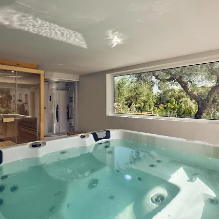 Castelletto Heated Pool Jacuzzi *