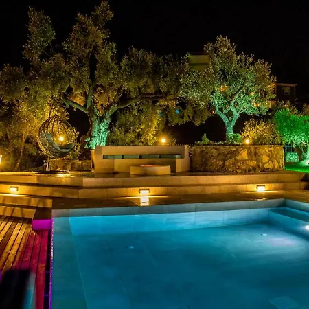 Villa Castelletto Heated Pool Jacuzzi