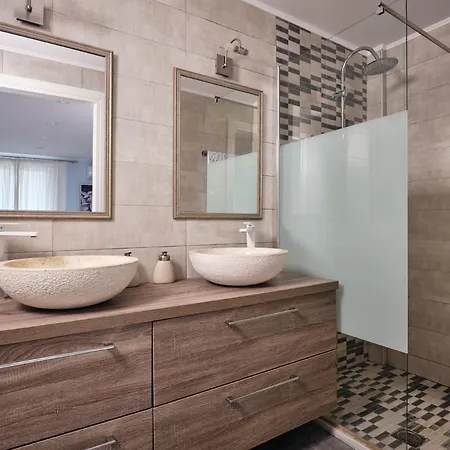 Castelletto Heated Pool Jacuzzi * Κυψέλη