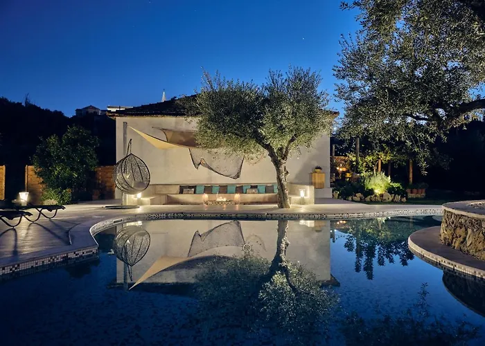 Castelletto Heated Pool Jacuzzi *
