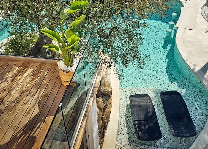 Castelletto Heated Pool Jacuzzi فيلة Kypseli