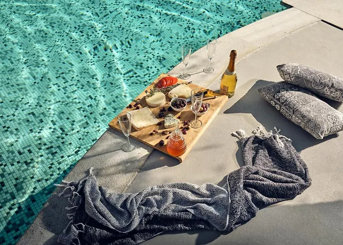 Castelletto Heated Pool Jacuzzi فيلة Kypseli