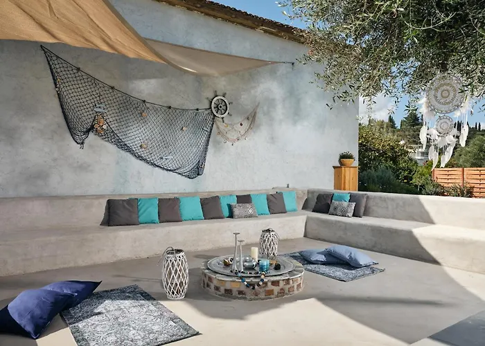 Castelletto Heated Pool Jacuzzi فيلة