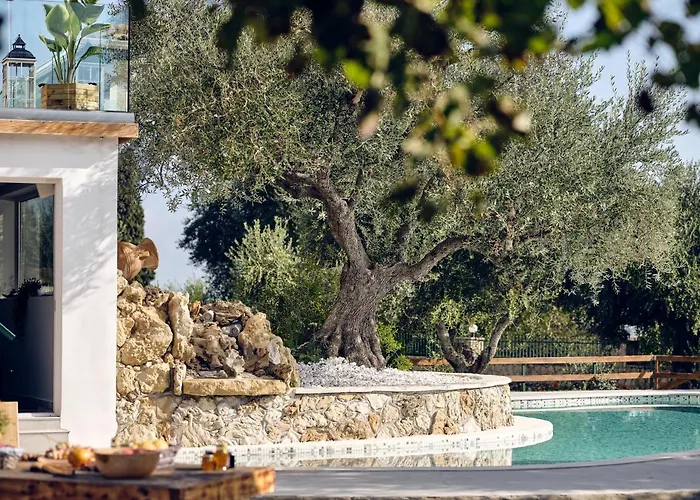 Castelletto Heated Pool Jacuzzi *