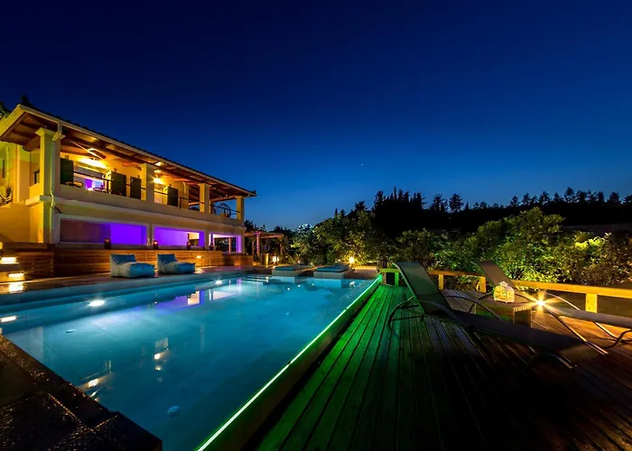 Castelletto Heated Pool Jacuzzi فيلة