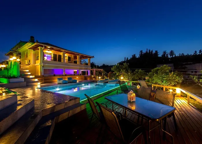 Castelletto Heated Pool Jacuzzi فيلة