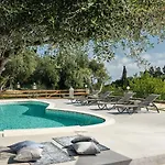 Castelletto Heated Pool Jacuzzi *