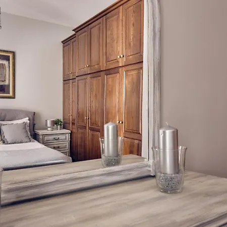 Castelletto Heated Pool Jacuzzi *