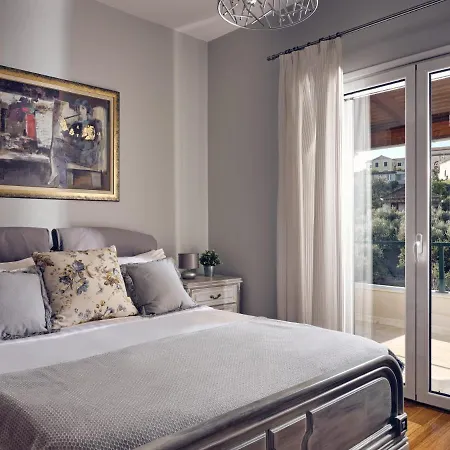 Castelletto Heated Pool Jacuzzi *