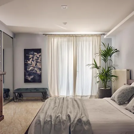 Castelletto Heated Pool Jacuzzi *